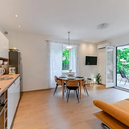 Maraska Apartament *